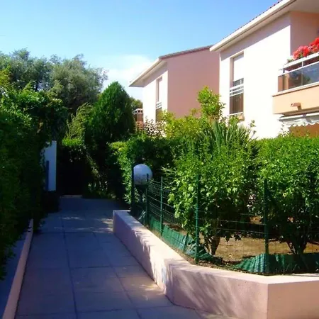 Appartement Appartement D'Une Chambre A Golfe Juan A 150 M De La Plage Avec Vue Sur La Ville Terrasse Amenagee Et Wifi