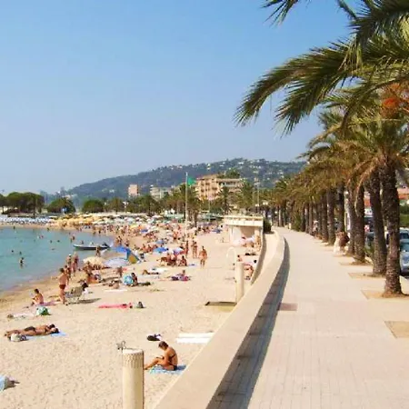Appartement D'Une Chambre A Golfe Juan A 150 M De La Plage Avec Vue Sur La Ville Terrasse Amenagee Et Wifi Appartement *
